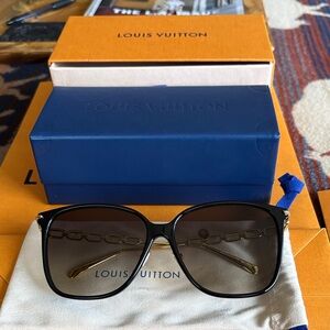Louis Vuitton Elegant Black Sunglasses